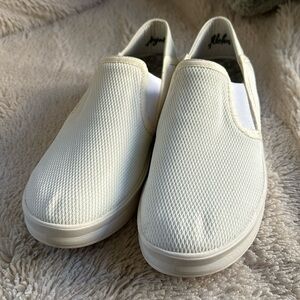 Olukai Ki’ihele Sneaker size 8.5 White / off white